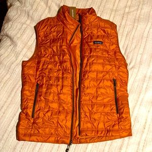 NWT Mens large Patagonia Nano Puff Vest